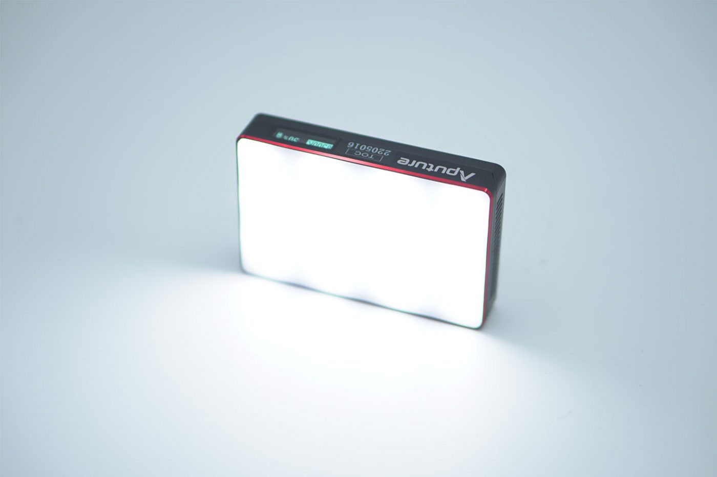 RGB LEDライト(Aputure AL-MC)｜デジタイズから機材レンタルなど